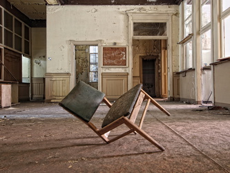 Stuhl im Eingangsbereich