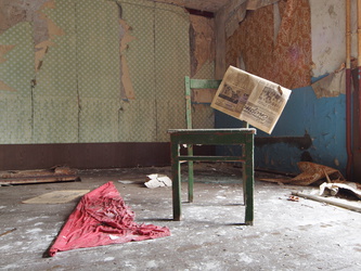 Stuhl mit Zeitung